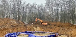 В Центральном парке культуры и отдыха вырыли котлован под детскую игровую площадку