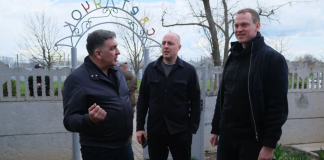 Губернатор Павел Малков проверил ход работ на соцобъектах в подшефной Херсонской области