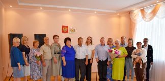 В День семьи, любви и верности в Ухолове поздравили семейные пары, отмечающие в этом году золотые свадьбы